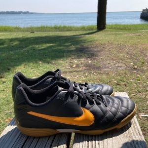 Nike Tiempo Futsal / Indoor Soccer Shoes - Size 5.5